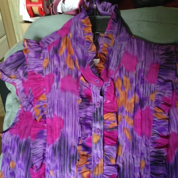 Beautiful New Dress Barn size m blouse - Picture 2 of 5